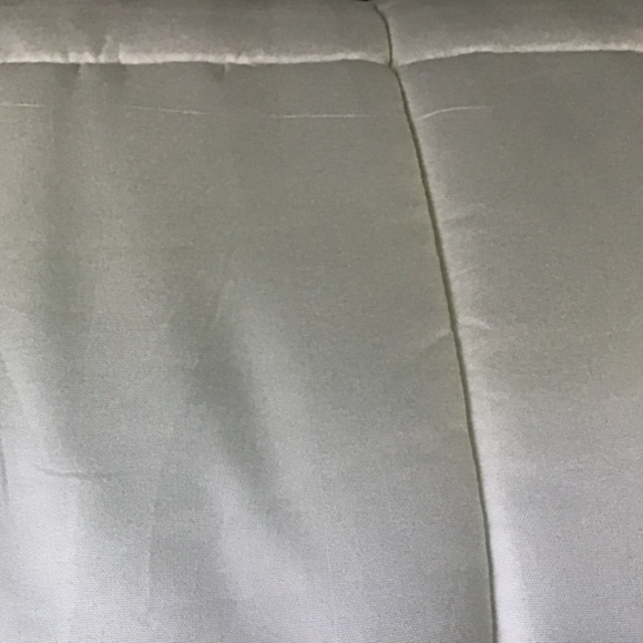 NWOT Amy Miller Down Alternative Embossed Comforter- Cream Color - Picture 5 of 5